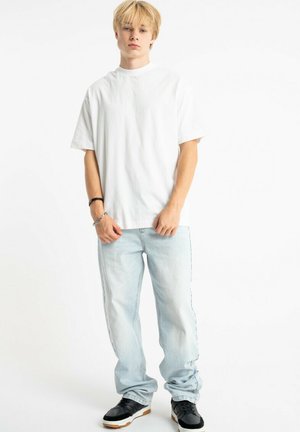 - T-shirt z nadrukiem