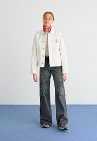 Obey Clothing ROSE CHORE JACKET - Poletna jakna - whisper white