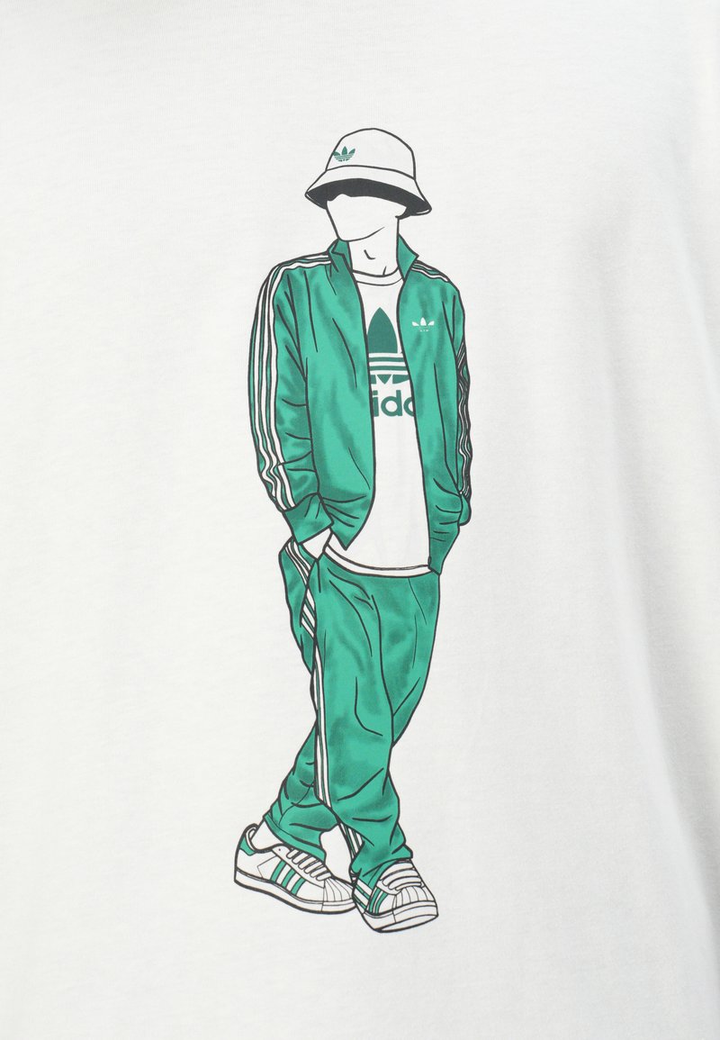 Zielony dres z białymi paskami, kapelusz typu bucket i sneakersy. Ilustracyjny projekt na białym tle, przedstawiający stojącą postać.