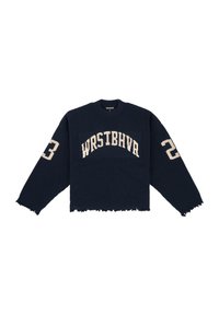 Maglione a coste navy con design cropped, orlo sfilacciato e audace scritta crema "WRSTBHVR" e i numeri "2" e "3" sulle maniche.