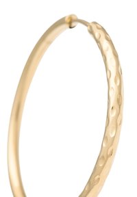Goldene Creole mit einer strukturierten Oberfläche, die kleine, erhabene Punkte aufweist. Das Design ist kreisförmig und glatt mit einem polierten Finish.