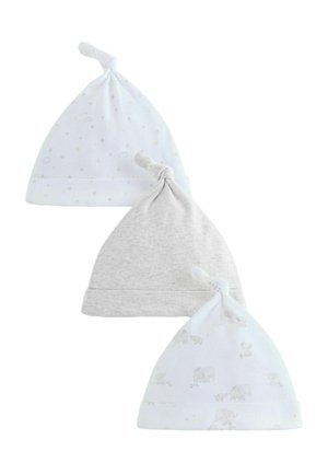 Trys minkšti kūdikių skrybėlaitės su mazgu: balta su žvaigždutėmis, šviesiai pilka ir balta su šviesiais gyvūnų raštais.