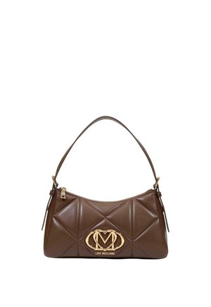 Brun skuldertaske i læder med quiltet mønster og gyldent Love Moschino logo-plade foran, lynlås-lukning og enkelt skulderstrop.