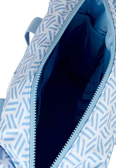 Sac à dos bleu clair avec un motif en zigzag, doté d'une fermeture éclair et d'un intérieur en tissu doux. Tissu durable avec des bretelles réglables.