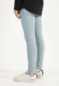 Bershka Vaqueros pitillo - blue