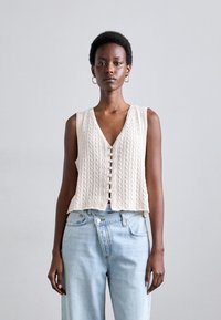 KNITID CABLED BUTTON VEST - Γιλέκο - calico