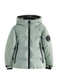 Jachetă căptușită de culoare verde mentă cu glugă, fermoar negru și patch cu logo pe mansetă. Dispune de două buzunare laterale cu fermoar și manșete elastice.