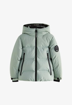 Chaqueta acolchada verde menta con capucha, cremallera negra y parche con logo en la manga. Cuenta con dos bolsillos laterales con cremallera y puños elásticos.