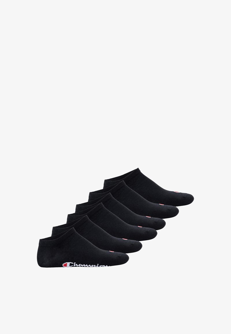 Schwarze Knöchelsocken mit gerippten Bündchen, aus weichem Material, mit einem weißen "Champion"-Logo an der Seite. Set mit fünf Paaren.