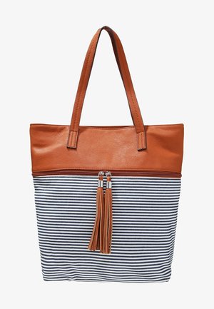Sac cabas en cuir marron rayé blanc et bleu marine avec double bandoulière et deux glands en cuir sur la fermeture éclair avant.