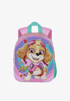 Sac à dos rose pour enfants avec un chien de dessin animé, Skye, souriant, portant une tenue rose et un casque, accentué par des bretelles bleues.