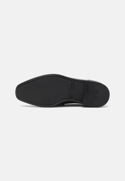 Stuart Weitzman SIMON TWISTBIT - Chaussons - black