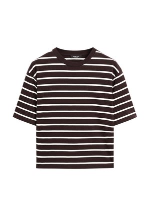 Bruine t-shirt met korte mouwen en witte horizontale strepen, gemaakt van een zachte stof. Ronde halsontwerp, losse pasvorm en zonder extra patronen.