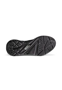 Suola di scarpa in gomma nera con motivo di grip testurizzato, caratterizzata da sezioni rialzate e un logo argentato. Design curvo che offre flessibilità e trazione.