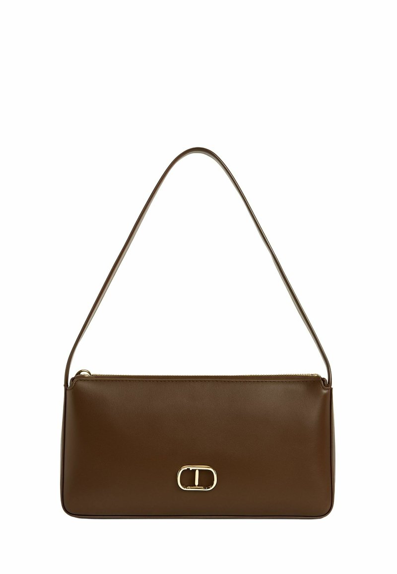 Borsa a mano in pelle marrone con dettagli in metallo dorato. Il design è rettangolare con una tracolla sottile e una chiusura zip nella parte superiore.