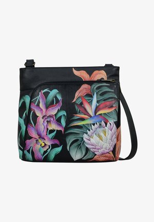 Zwarte leren handtas met kleurrijk bloemenpatroon, met orchideeën en tropische bladeren. Inclusief verstelbare schouderriem en ritsvak.