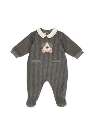 Grauer Baby-Strampler mit langen Ärmeln, weißem Kragen, gemusterten Bündchen, zwei Fronttaschen und einem gestickten Hunde-Gesicht auf der Brust.