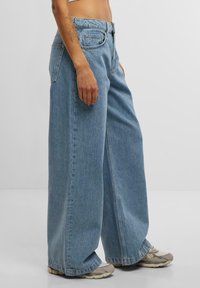 DEF TRIP BAGGYS - Relaxed fit jeans - light blue