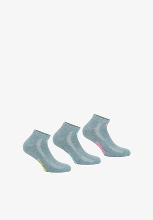 Chaussettes de cheville grises avec une bordure côtelée. Chacune arbore un logo coloré : jaune, bleu et rose. Texture douce et design ajusté pour le confort.