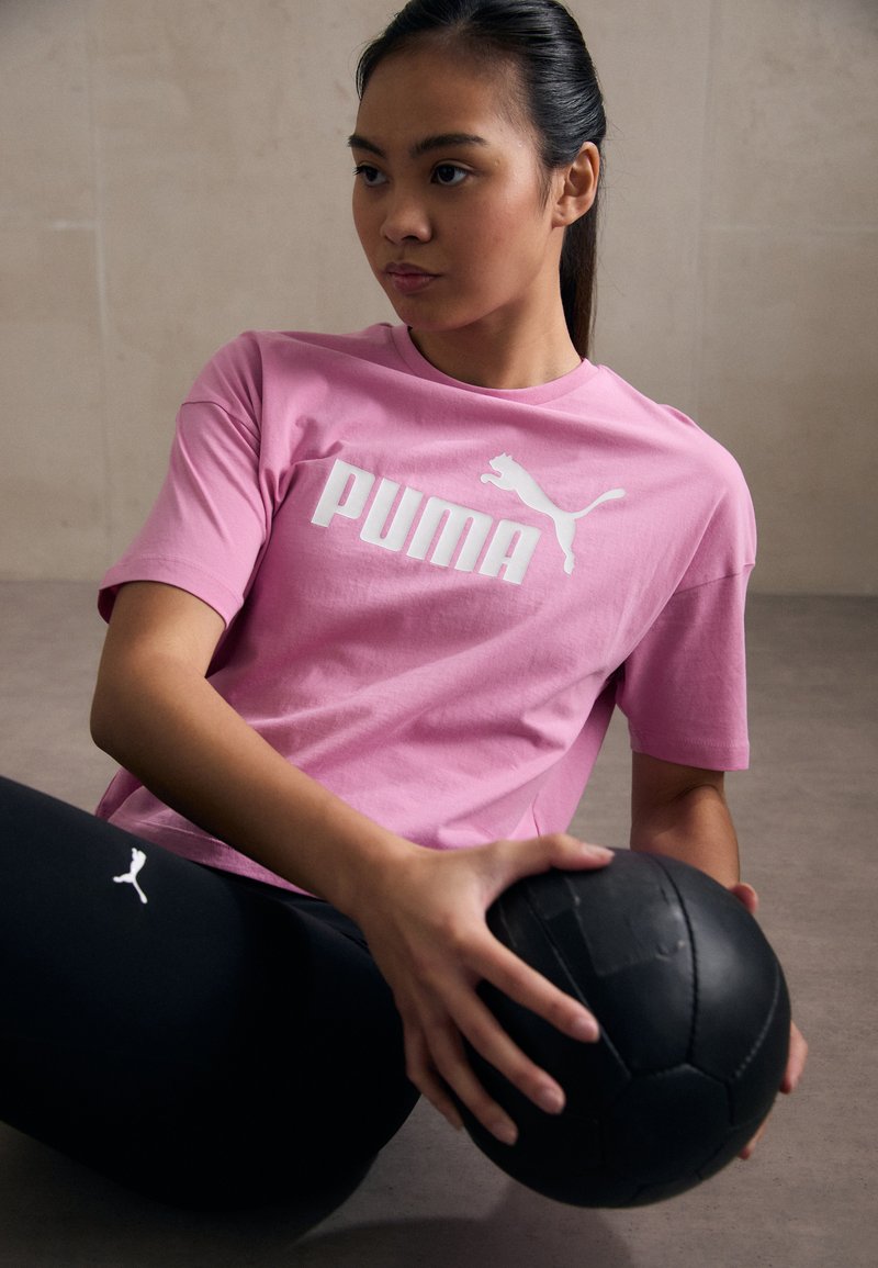 Puma CROPPED LOGO TEE - Marškinėliai su spaudiniu - mauved out