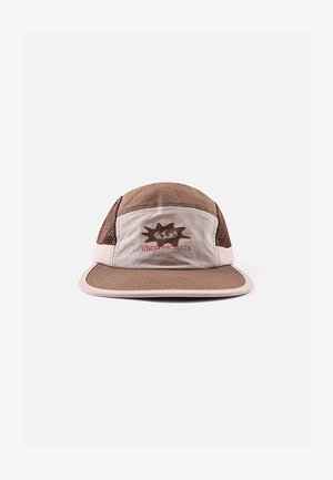 Cappellino beige e marrone con pannelli laterali in rete, una visiera curva e un logo splash con la scritta "Riviera Projects" sul pannello frontale.