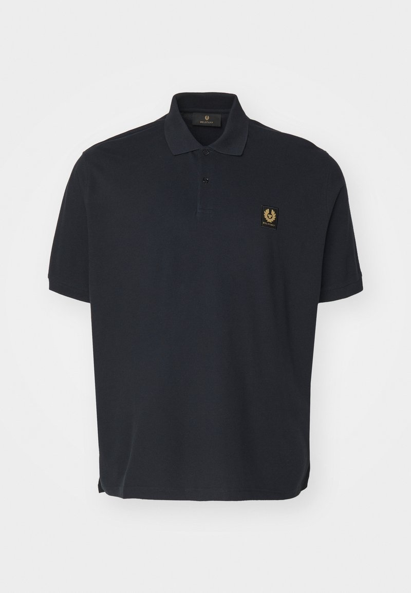 Polo noir à manches courtes avec col, deux boutons et petit patch logo doré sur la poitrine gauche.
