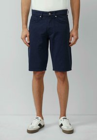 Granatowe szorty z bawełny o regularnym kroju, z szlufkami na pasek, przednimi kieszeniami i zapięciem na guzik.