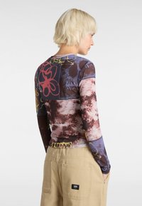 Long-sleeve shirt with a multicolored abstract pattern in dark and light tones. Features a fitted design and soft, stretchy material.