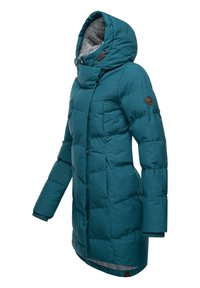 Tealfärgad pufferjacka med huva, ribbade ärmslut, framfickor och fodrat innertyg. Den har dragkedjestängning och strukturvävt tyg.