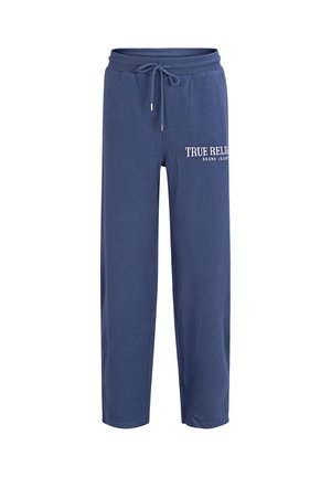 Marineblauwe sweatpants met trekkoord in de taille en "TRUE RELIGION BRAND JEANS" in het wit gedrukt op het bovenste deel van het linkerbeen.