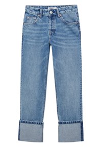 Jean en denim bleu avec revers pliés, bouton et fermeture éclair avant, passants de ceinture et style cinq poches, posé à plat sur un fond blanc.