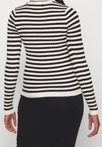 Pieces Petite Stickad tröja - black