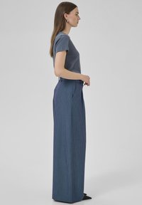My Essential Wardrobe VITTAMW WIDE - Trousers - dark slate w stripe
