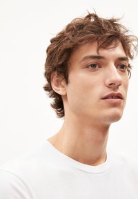 Thumbnail Image 4