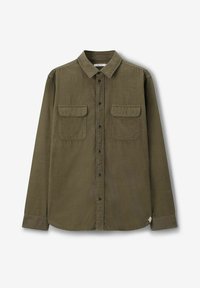 Olijfgroene corduroy shirt met lange mouwen, kraag en twee borstzakken. Voorzien van zwarte knopen en een afgeronde zoom.