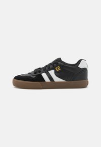 Unselected, black/white/tobacco
