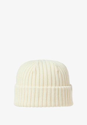 Strikket kremfarget lue med ribbestruktur og brettet oppkant. Lett materiale gir varme og komfort i kaldt vær.