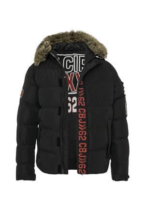 Schwarze Steppjacke mit einem kapuzen mit Pelzbesatz, versehen mit einem vertikalen roten Logostreifen und einem Reißverschluss. Enthält eine Seitentasche mit Reißverschluss.