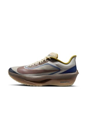 Nike Performance ZOOM FLY 6 mleczny