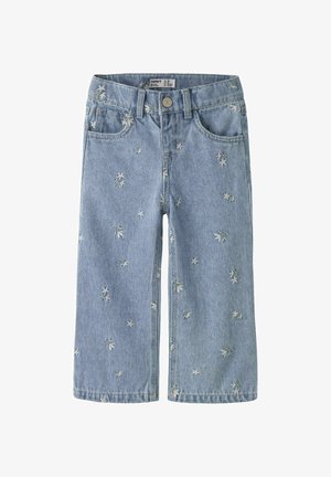 Jasnoniebieskie dżinsy z denimu z haftowanymi kwiatowymi wzorami w białym i zielonym kolorze, z prostym krojem, pięcioma kieszeniami i zapięciem na guzik.