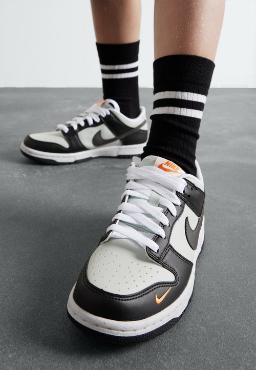 court borough unisex nike