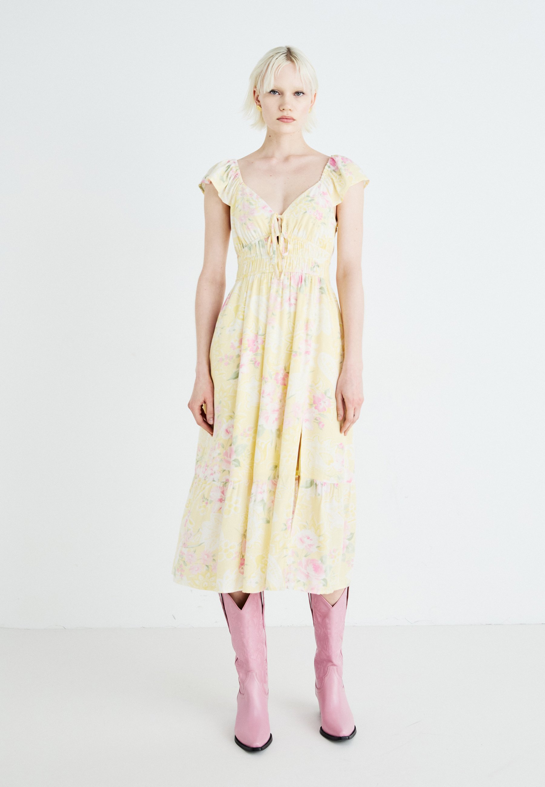 Hollister Co. EMEA DOUBLE TIE MIDI DRESS - Day dress - yellow/pink/yellow - Zalando.ie Hollister Co. EMEA DOUBLE TIE MIDI DRESS - Day dress - yellow/pink/yellow - Zalando.ie