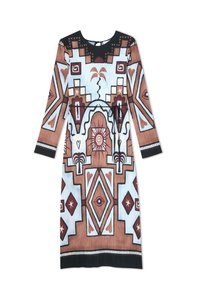 Robe ajustée avec un col rond, manches longues, motifs géométriques audacieux en marron, bleu et blanc. Texture plissée, accents noirs.