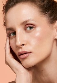 Code8 HIGHLIGHT HD PALETTE - Illuminanti - Between two Women