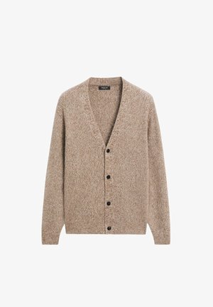 Beige gestrickte Strickjacke mit V-Ausschnitt, langen Ärmeln und sechs schwarzen Knöpfen. Texturierter Stoff mit einem subtilen Muster auf der gesamten Fläche.