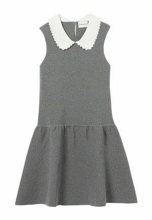 Robe grise sans manches avec une jupe évasée, dotée d'un col blanc en dentelle et d'une fermeture éclair à l'arrière. Texture douce avec un motif subtil.