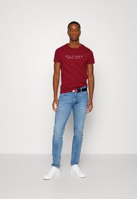 Tommy Hilfiger NEW YORK TEE - Trükipildiga T-särk - regatta red