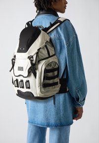Oakley KITCHEN SINK UNISEX - Potovalni nahrbtnik - mist