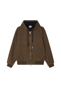 Chaqueta con capucha marrón, con cierre de cremallera frontal, puños elásticos y dobladillo. Presenta un forro negro y bolsillos frontales. Pequeña etiqueta de la marca en el bolsillo izquierdo.