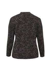 Długi rękaw, lekki top wykonany z ciemnoszarego materiału z czarnym wzorem w panterkę, okrągły dekolt i luźny krój.